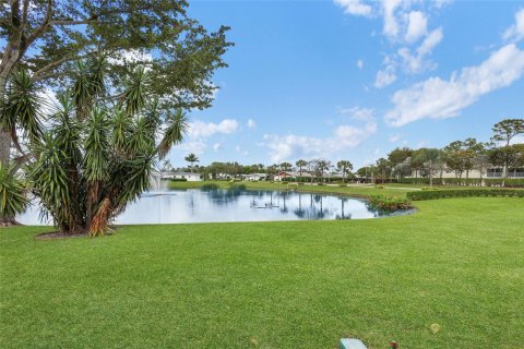 Villa ou maison à vendre à West Palm Beach, Floride: 2 chambres, 152.36 m2 № 1019870 - photo 12