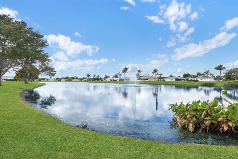 Villa ou maison à vendre à West Palm Beach, Floride: 2 chambres, 152.36 m2 № 1019870 - photo 7