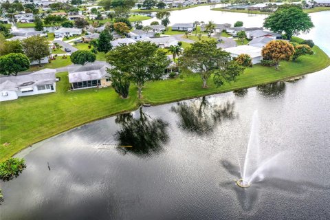 Villa ou maison à vendre à West Palm Beach, Floride: 2 chambres, 152.36 m2 № 1019870 - photo 3