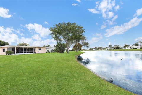 Villa ou maison à vendre à West Palm Beach, Floride: 2 chambres, 152.36 m2 № 1019870 - photo 6