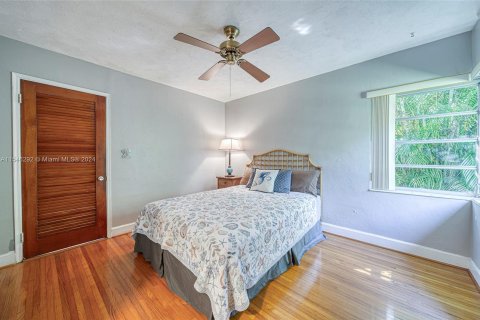 Купить виллу или дом в Майами-Спрингс, Флорида 4 спальни, 185.99м2, № 1058081 - фото 24