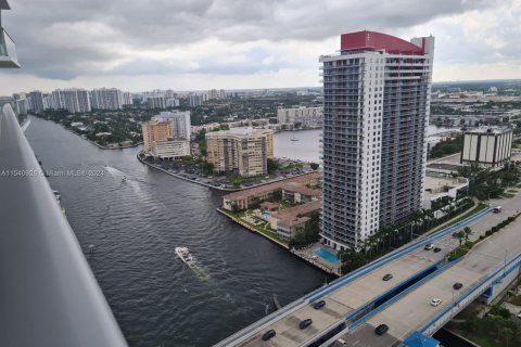 Condo in Hollywood, Florida, 1 bedroom  № 1035389 - photo 5