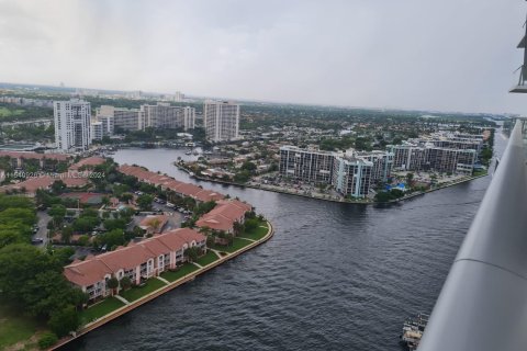 Condo in Hollywood, Florida, 1 bedroom  № 1035389 - photo 9