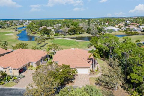 Copropriété à vendre à Punta Gorda, Floride: 2 chambres, 111.02 m2 № 1046078 - photo 1