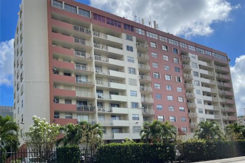 Copropriété à vendre à Hialeah, Floride: 1 chambre, 64.2 m2 № 1408375 - photo 1