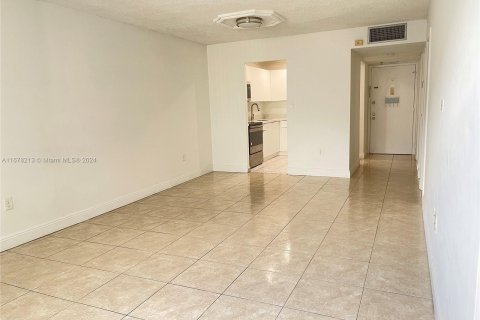 Copropriété à vendre à Hialeah, Floride: 1 chambre, 64.2 m2 № 1408375 - photo 6