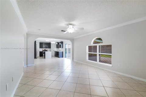 House in Port St. Lucie, Florida 5 bedrooms, 206.43 sq.m. № 1330577 - photo 10