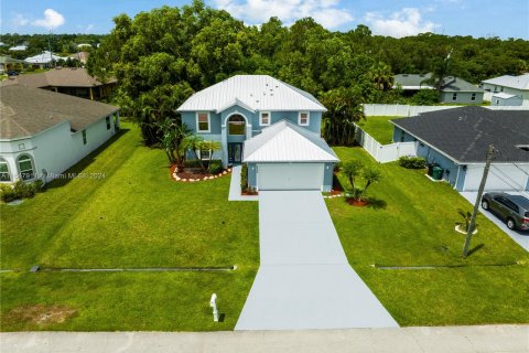 House in Port St. Lucie, Florida 5 bedrooms, 206.43 sq.m. № 1330577 - photo 3