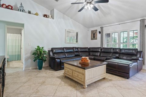 House in Cape Coral, Florida 4 bedrooms, 163.23 sq.m. № 1062364 - photo 9