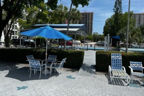 Condo in Sunny Isles Beach, Florida, 2 bedrooms  № 1073992 - photo 1