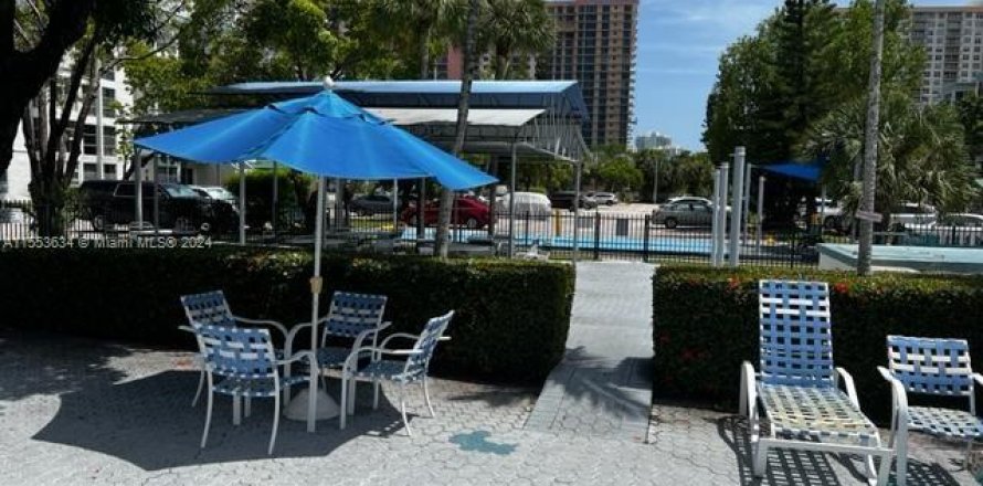 Condo in Sunny Isles Beach, Florida, 2 bedrooms  № 1073992