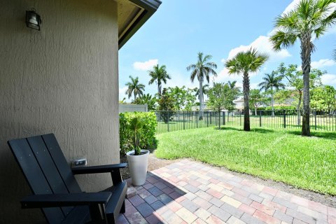 Townhouse in Lake Worth, Florida 3 bedrooms, 176.05 sq.m. № 1208203 - photo 12