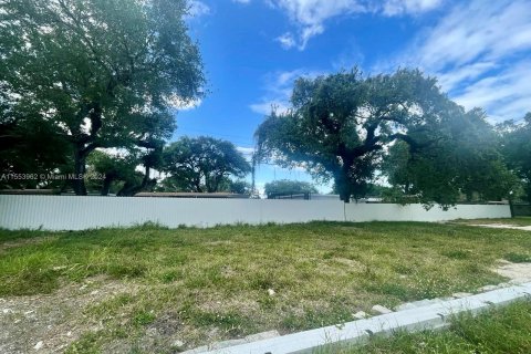 Купить земельный участок в Майами-Гарденс, Флорида № 1074146 - фото 5