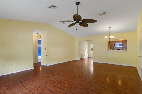 House in Spring Hill, Florida 2 bedrooms, 93.65 sq.m. № 1383173 - photo 10