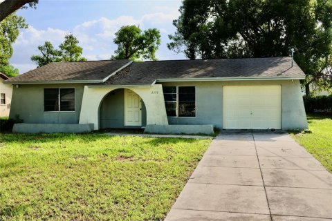 House in Spring Hill, Florida 2 bedrooms, 93.65 sq.m. № 1383173 - photo 1