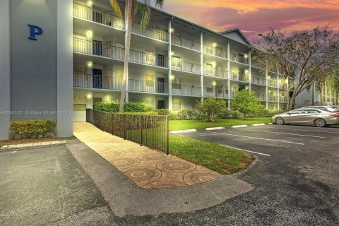Condominio en venta en Pembroke Pines, Florida, 2 dormitorios, 102.75 m2 № 1035632 - foto 1