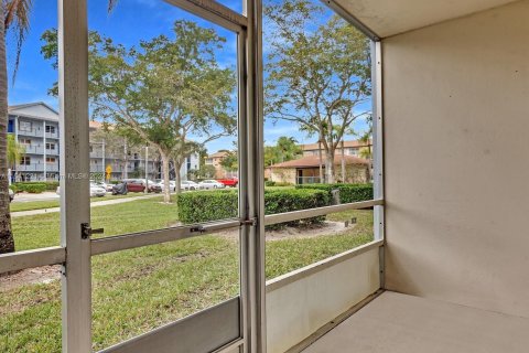 Condo in Pembroke Pines, Florida, 2 bedrooms  № 1035632 - photo 19