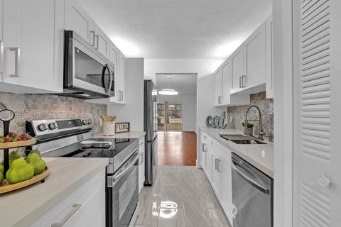 Condominio en venta en Pembroke Pines, Florida, 2 dormitorios, 102.75 m2 № 1035632 - foto 4