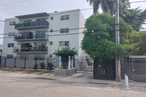 Copropriété à vendre à Miami, Floride: 2 chambres, 69.86 m2 № 1378993 - photo 1