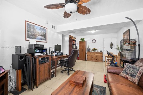 Condo in Miami, Florida, 2 bedrooms  № 1378993 - photo 7