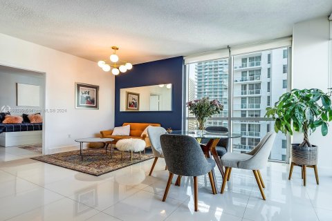 Copropriété à vendre à Miami, Floride: 2 chambres, 127.09 m2 № 1378999 - photo 2