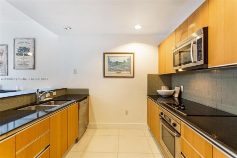 Condo in Miami, Florida, 2 bedrooms  № 1378999 - photo 4