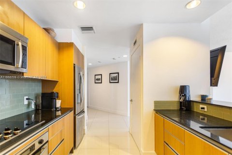 Condo in Miami, Florida, 2 bedrooms  № 1378999 - photo 5