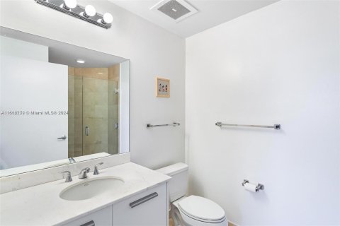 Condo in Miami, Florida, 2 bedrooms  № 1378999 - photo 10