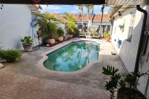 Casa en venta en Miami, Florida, 3 dormitorios, 175.4 m2 № 1410438 - foto 18