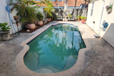 Casa en venta en Miami, Florida, 3 dormitorios, 175.4 m2 № 1410438 - foto 16