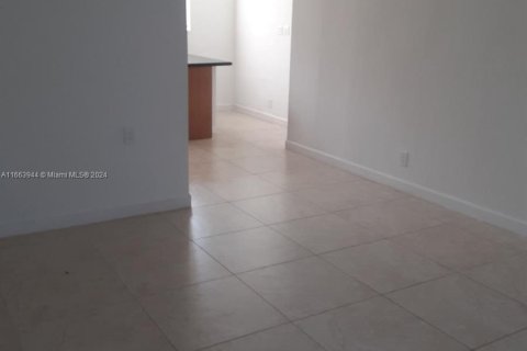 Condominio en alquiler en Hollywood, Florida, 1 dormitorio, 59.46 m2 № 1375587 - foto 7