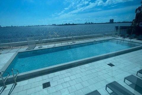 Apartamento en alquiler en Miami, Florida, 2 dormitorios, 148.09 m2 № 1375586 - foto 17