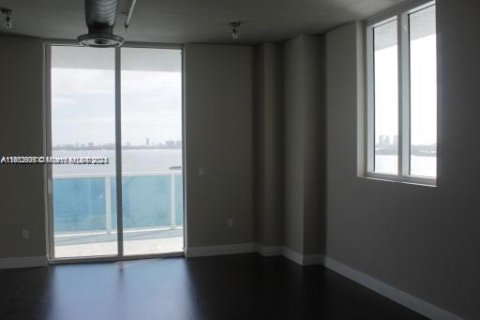 Apartamento en alquiler en Miami, Florida, 2 dormitorios, 148.09 m2 № 1375586 - foto 14