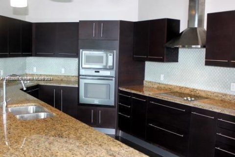 Apartamento en alquiler en Miami, Florida, 2 dormitorios, 148.09 m2 № 1375586 - foto 10