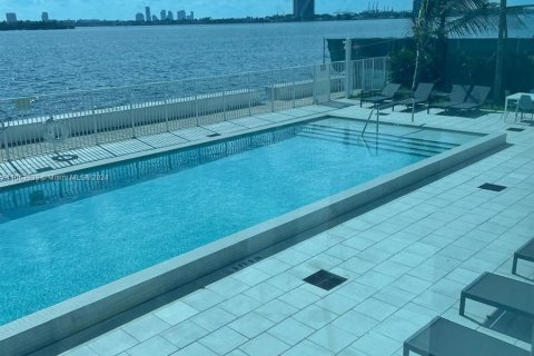 Apartamento en alquiler en Miami, Florida, 2 dormitorios, 148.09 m2 № 1375586 - foto 18