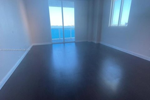 Apartamento en alquiler en Miami, Florida, 2 dormitorios, 148.09 m2 № 1375586 - foto 4