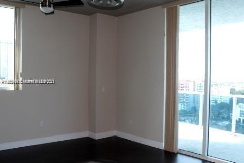 Apartamento en alquiler en Miami, Florida, 2 dormitorios, 148.09 m2 № 1375586 - foto 13