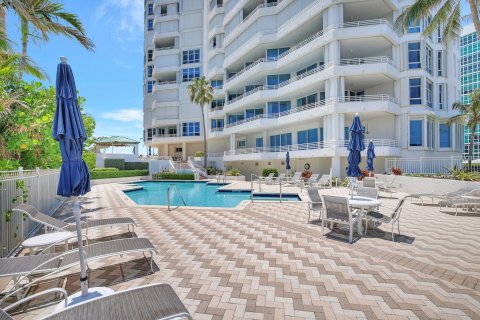 Condo in Lauderdale-by-the-Sea, Florida, 4 bedrooms  № 1210527 - photo 22