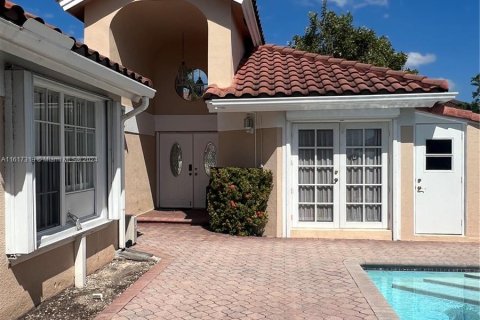 House in Miami, Florida 4 bedrooms, 226.5 sq.m. № 1240519 - photo 22