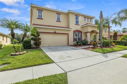 House in Kissimmee, Florida 5 bedrooms, 282.98 sq.m. № 1344552 - photo 1