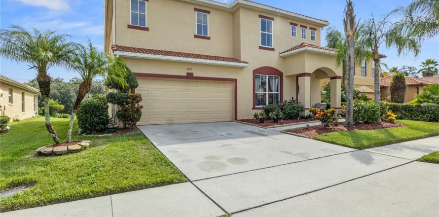 House in Kissimmee, Florida 5 bedrooms, 282.98 sq.m. № 1344552