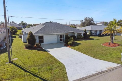 Villa ou maison à vendre à Punta Gorda, Floride: 2 chambres, 164.72 m2 № 1023206 - photo 3