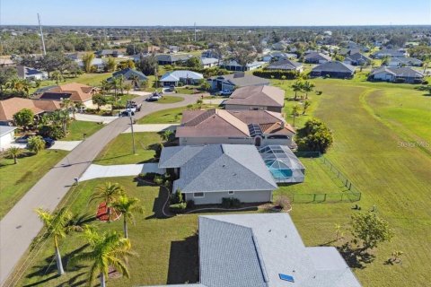 Villa ou maison à vendre à Punta Gorda, Floride: 2 chambres, 164.72 m2 № 1023206 - photo 5