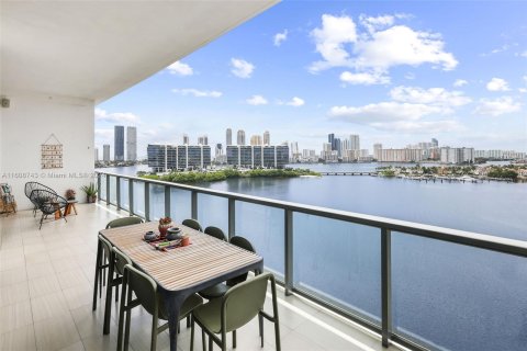 Condominio en venta en Aventura, Florida, 3 dormitorios, 237.74 m2 № 1241057 - foto 8