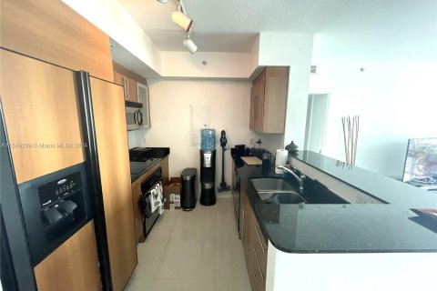 Condominio en venta en Miami, Florida, 1 dormitorio, 80.64 m2 № 1059797 - foto 4