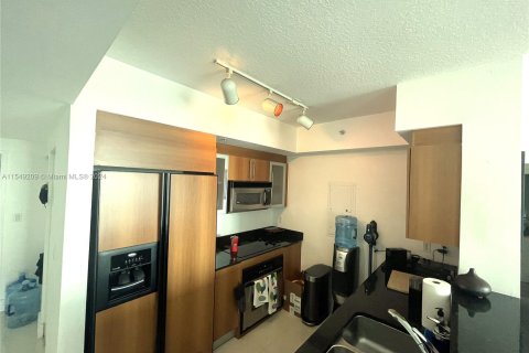 Condominio en venta en Miami, Florida, 1 dormitorio, 80.64 m2 № 1059797 - foto 2