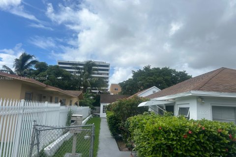 Commercial property in Miami, Florida 234.58 sq.m. № 1280793 - photo 12