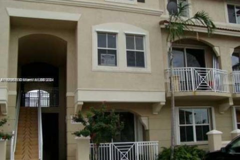 Condo in Miami, Florida, 3 bedrooms  № 1372491 - photo 4