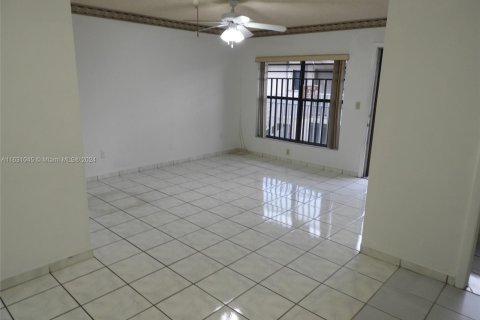 Copropriété à vendre à Kendall, Floride: 2 chambres, 69.68 m2 № 1331320 - photo 6