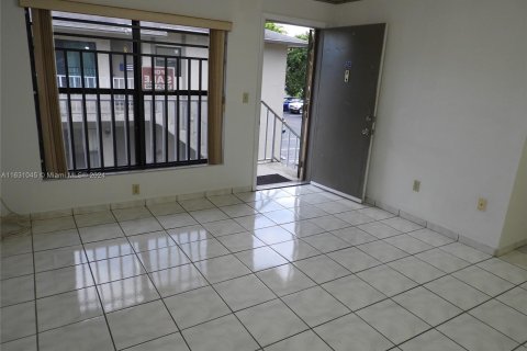 Condominio en venta en Kendall, Florida, 2 dormitorios, 69.68 m2 № 1331320 - foto 5